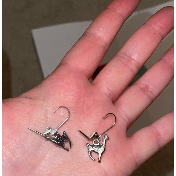 🌸✨NEW Handmade Silver Llama Alpaca Earrings - Picture 2 of 4
